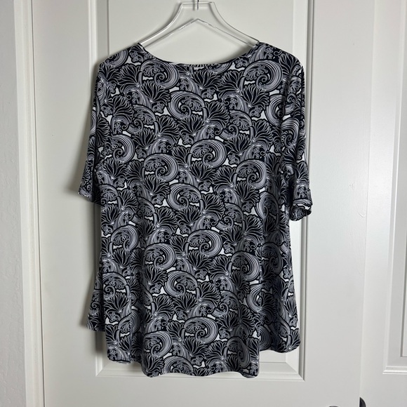 Chico’s Black White Stretchy Tee - Picture 7 of 8